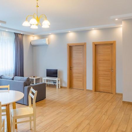Apartment By The Sheraton バトゥーミ エクステリア 写真