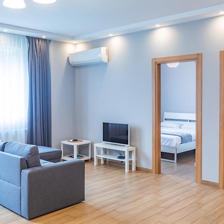 Apartment By The Sheraton バトゥーミ エクステリア 写真