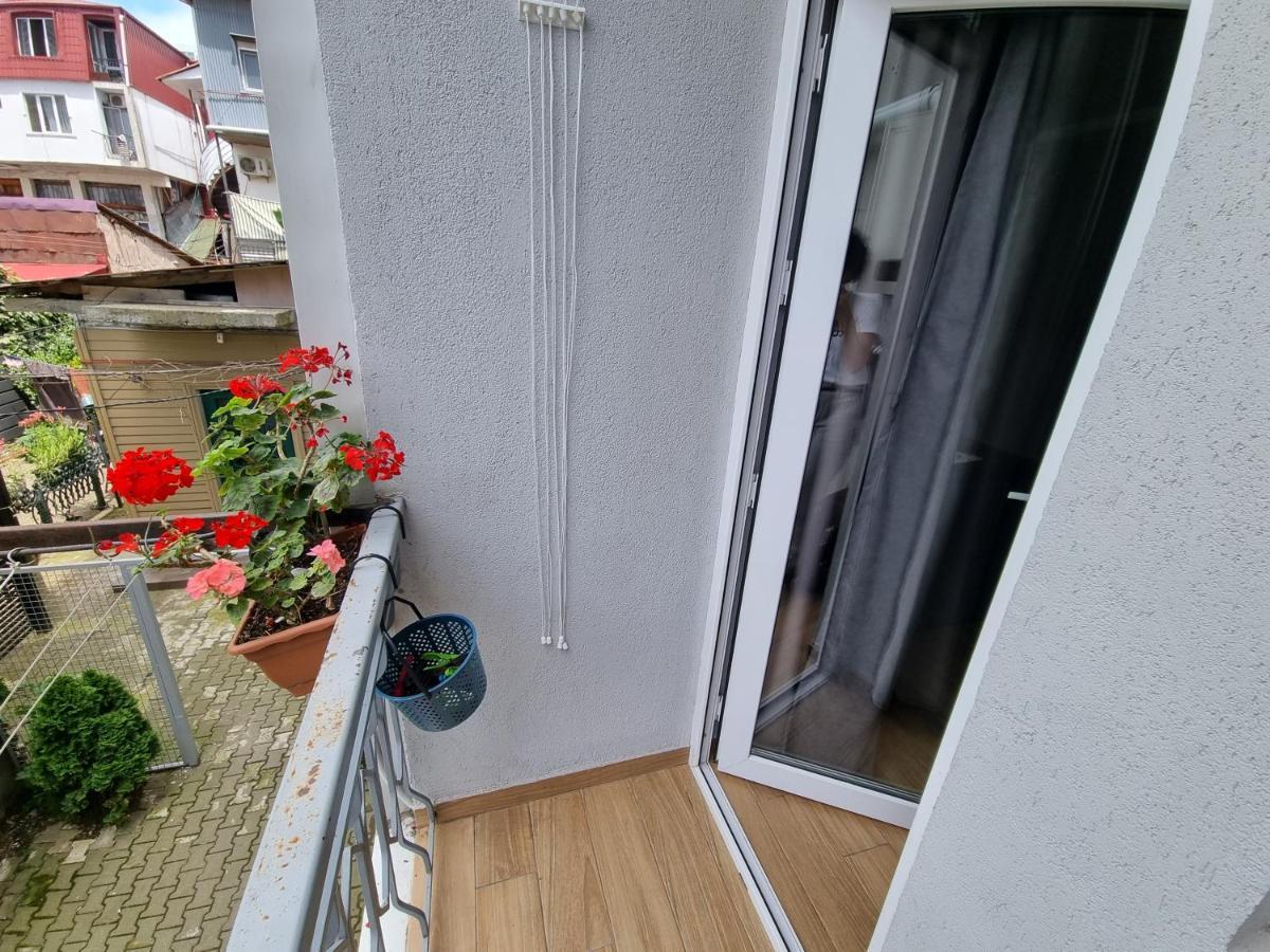 Apartment By The Sheraton バトゥーミ エクステリア 写真