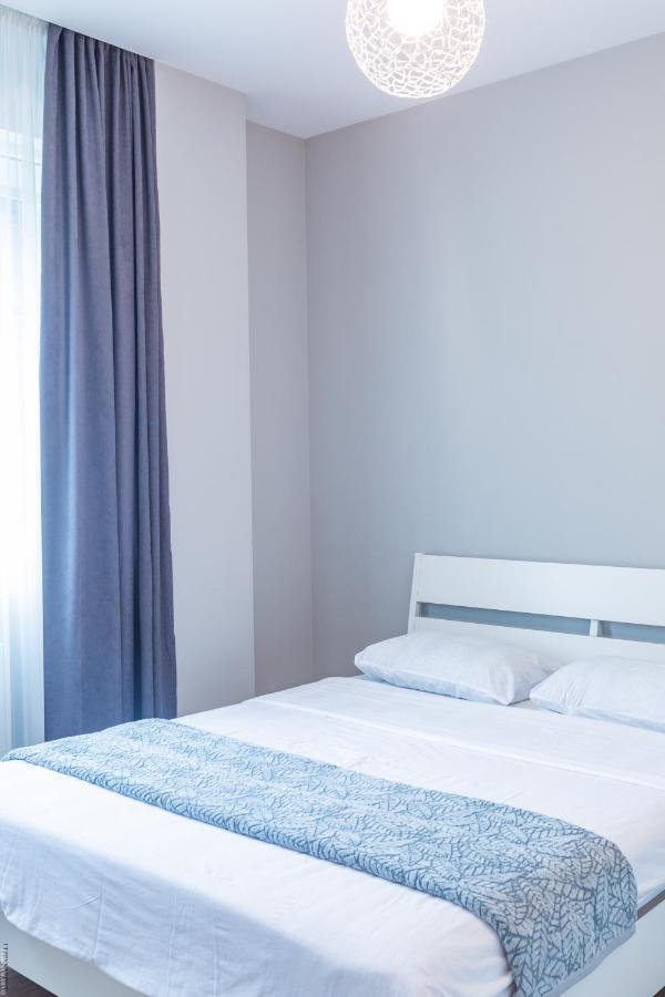 Apartment By The Sheraton バトゥーミ エクステリア 写真