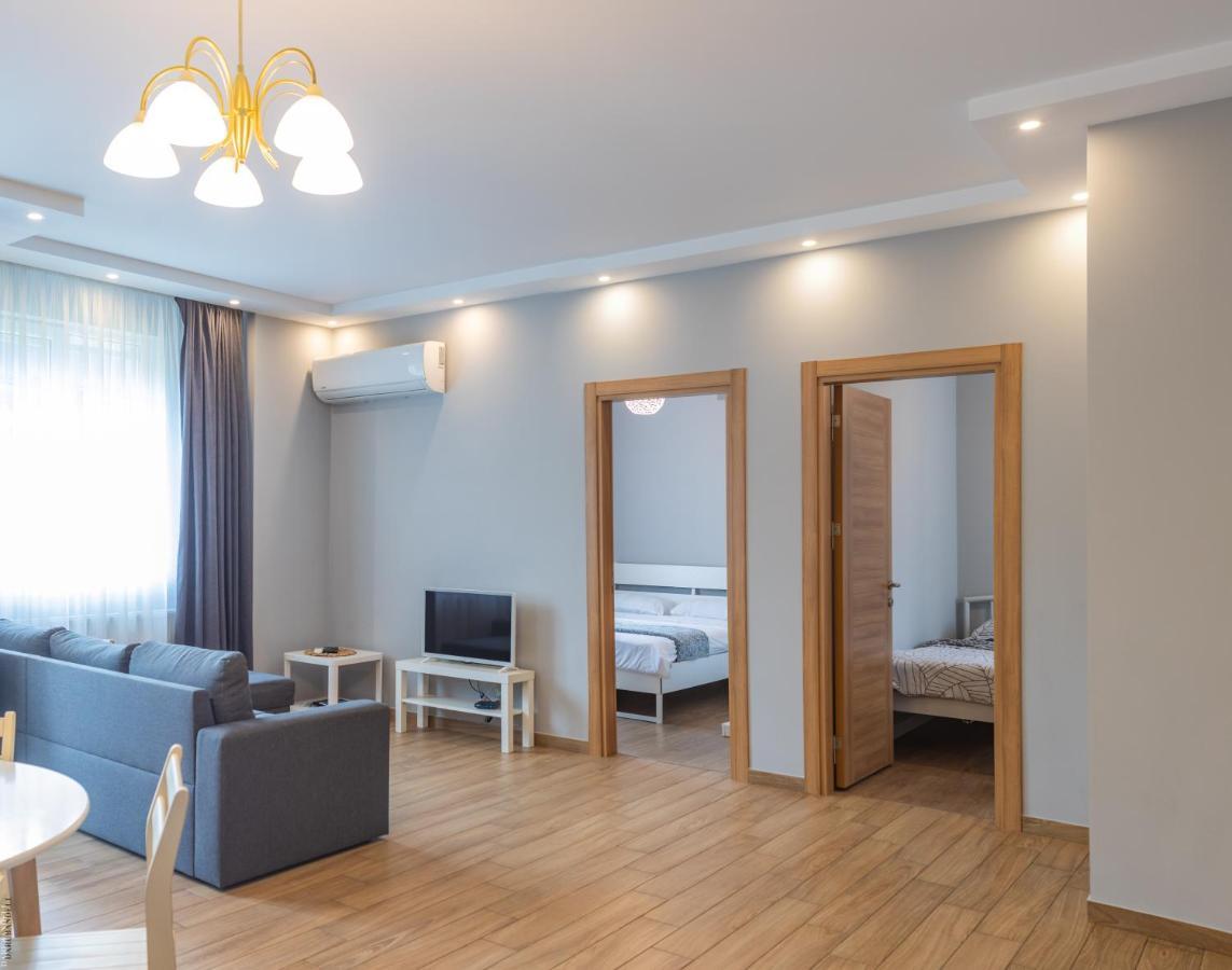 Apartment By The Sheraton バトゥーミ エクステリア 写真