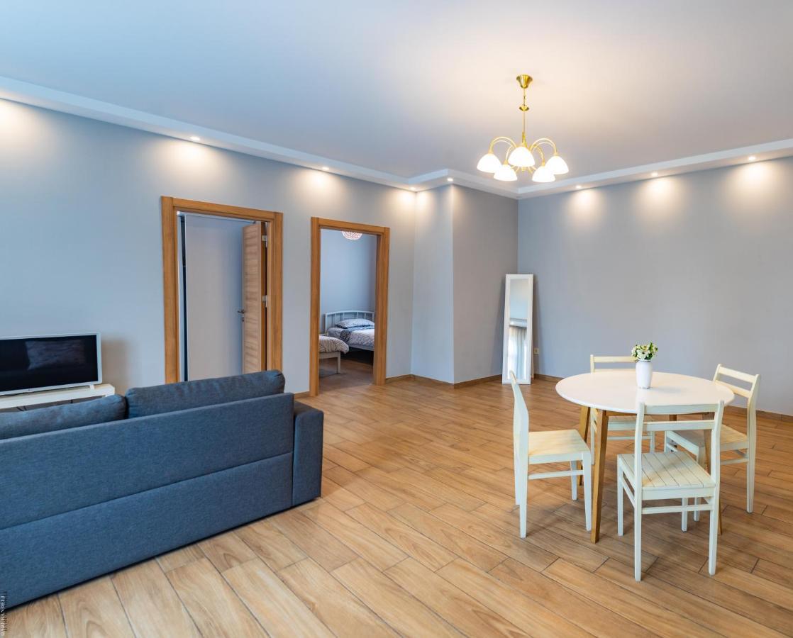 Apartment By The Sheraton バトゥーミ エクステリア 写真